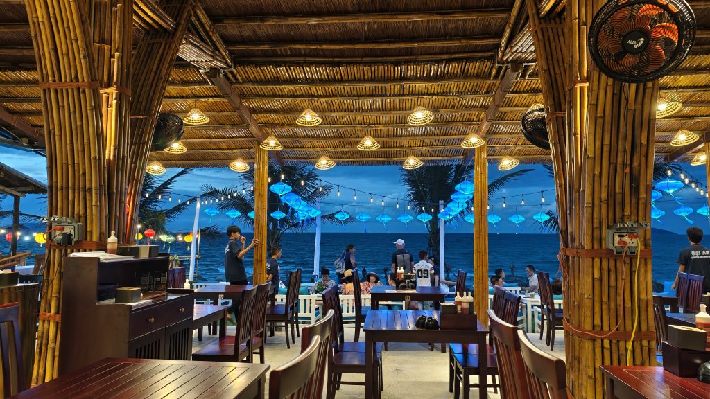 View biển đẹp tại Đại An Seafood – nhà hàng hải sản Hội An.